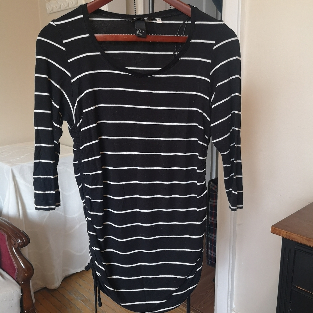 3/$20 H&M mama maternity top